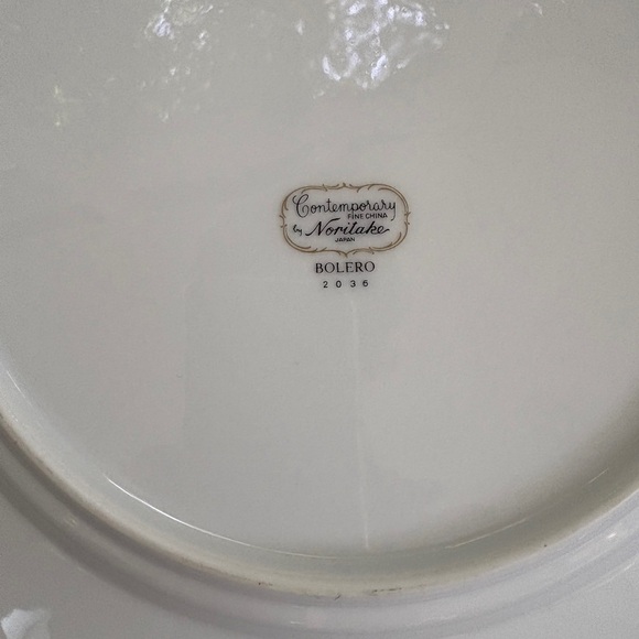 Contemporary fine china service for 12. By Norotake. Bolero 2036 - Picture 3 of 3